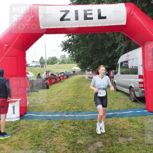 21.06.2025 - 27. Vierlanden-Triathlon MichiJ http://msf.ph/oto/8047791 15.06.2026 14:15:02 Ziel 1189 meine-sportfotos.de