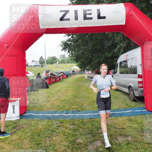 21.06.2025 - 27. Vierlanden-Triathlon MichiJ http://msf.ph/oto/8047793 15.06.2026 14:15:02 Ziel 1189 meine-sportfotos.de