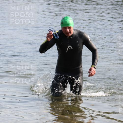 15.06.2025 - 27. Vierlanden-Triathlon Lena Gebhardt http://msf.ph/oto/8047810 15.06.2025 08:53:17 Schwimmen 133, 162, 169 meine-sportfotos.de