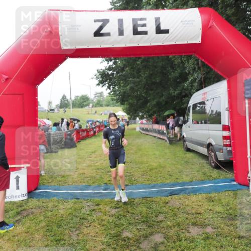 21.06.2025 - 27. Vierlanden-Triathlon MichiJ http://msf.ph/oto/8047838 15.06.2026 14:15:40 Ziel 1211, 1309 meine-sportfotos.de