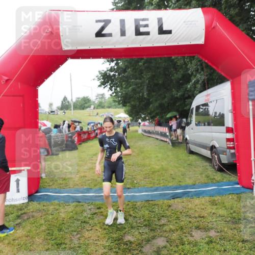 21.06.2025 - 27. Vierlanden-Triathlon MichiJ http://msf.ph/oto/8047843 15.06.2026 14:15:40 Ziel 1211, 1309 meine-sportfotos.de