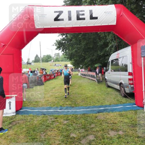 21.06.2025 - 27. Vierlanden-Triathlon MichiJ http://msf.ph/oto/8047846 15.06.2026 14:15:43 Ziel 1172, 1211, 1309 meine-sportfotos.de