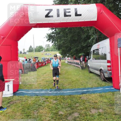 21.06.2025 - 27. Vierlanden-Triathlon MichiJ http://msf.ph/oto/8047856 15.06.2026 14:15:44 Ziel 1172, 1211, 1309 meine-sportfotos.de