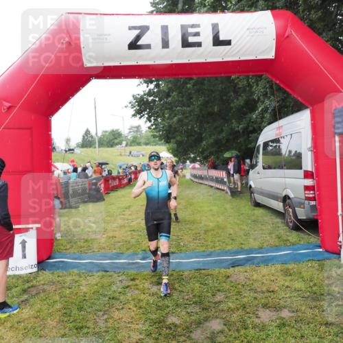 21.06.2025 - 27. Vierlanden-Triathlon MichiJ http://msf.ph/oto/8047867 15.06.2026 14:15:45 Ziel 1172, 1211, 1217, 1293, 1309 meine-sportfotos.de