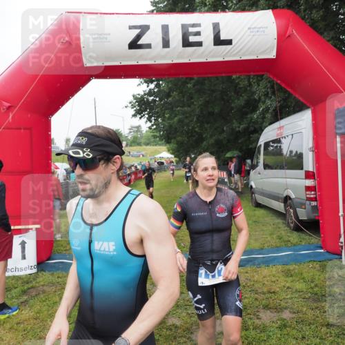 21.06.2025 - 27. Vierlanden-Triathlon MichiJ http://msf.ph/oto/8047876 15.06.2026 14:15:47 Ziel 1172, 1211, 1217, 1293, 1309 meine-sportfotos.de