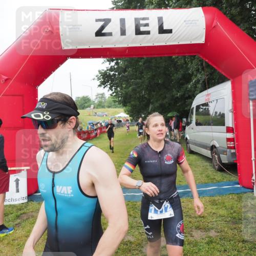 21.06.2025 - 27. Vierlanden-Triathlon MichiJ http://msf.ph/oto/8047879 15.06.2026 14:15:47 Ziel 1172, 1211, 1217, 1293, 1309 meine-sportfotos.de