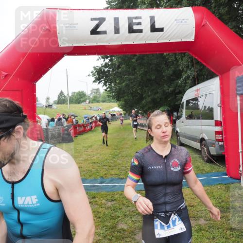 21.06.2025 - 27. Vierlanden-Triathlon MichiJ http://msf.ph/oto/8047883 15.06.2026 14:15:47 Ziel 1172, 1211, 1217, 1293, 1309 meine-sportfotos.de