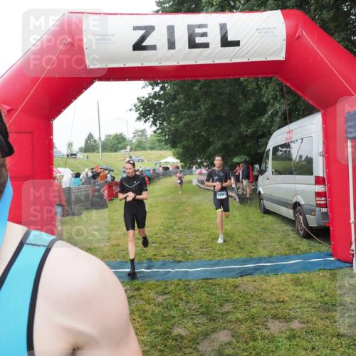 21.06.2025 - 27. Vierlanden-Triathlon MichiJ http://msf.ph/oto/8047890 15.06.2026 14:15:49 Ziel 1172, 1217, 1293, 1309 meine-sportfotos.de