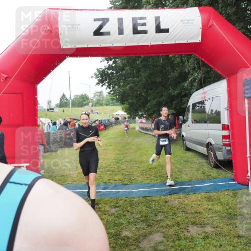 21.06.2025 - 27. Vierlanden-Triathlon MichiJ http://msf.ph/oto/8047897 15.06.2026 14:15:49 Ziel 1172, 1217, 1293, 1309 meine-sportfotos.de