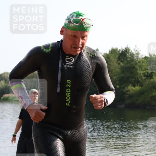 15.06.2025 - 27. Vierlanden-Triathlon Lena Gebhardt http://msf.ph/oto/8047903 15.06.2025 08:54:51 Schwimmen 108 meine-sportfotos.de