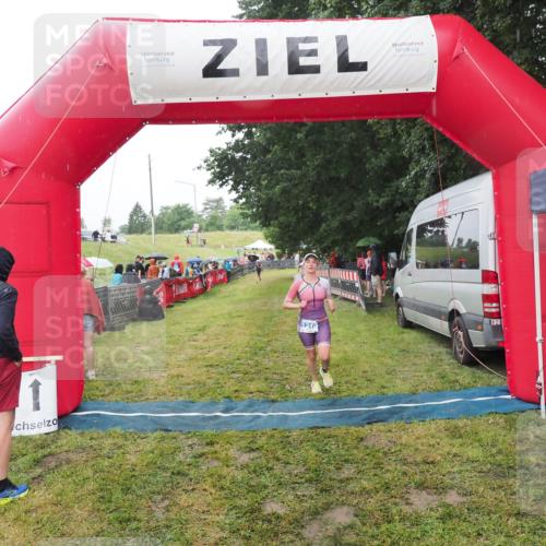 21.06.2025 - 27. Vierlanden-Triathlon MichiJ http://msf.ph/oto/8047914 15.06.2026 14:15:54 Ziel 1210, 1217, 1293 meine-sportfotos.de
