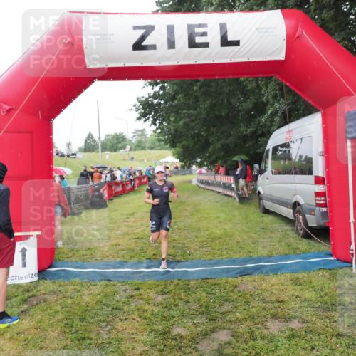 21.06.2025 - 27. Vierlanden-Triathlon MichiJ http://msf.ph/oto/8047935 15.06.2026 14:16:02 Ziel 1173, 1277 meine-sportfotos.de