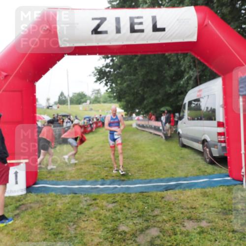 21.06.2025 - 27. Vierlanden-Triathlon MichiJ http://msf.ph/oto/8047950 15.06.2026 14:16:06 Ziel 1173, 1277 meine-sportfotos.de