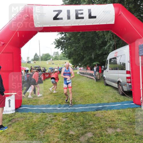 21.06.2025 - 27. Vierlanden-Triathlon MichiJ http://msf.ph/oto/8047957 15.06.2026 14:16:06 Ziel 1173, 1277 meine-sportfotos.de