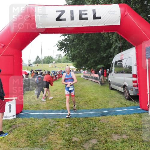 21.06.2025 - 27. Vierlanden-Triathlon MichiJ http://msf.ph/oto/8047963 15.06.2026 14:16:07 Ziel 1173, 1277 meine-sportfotos.de