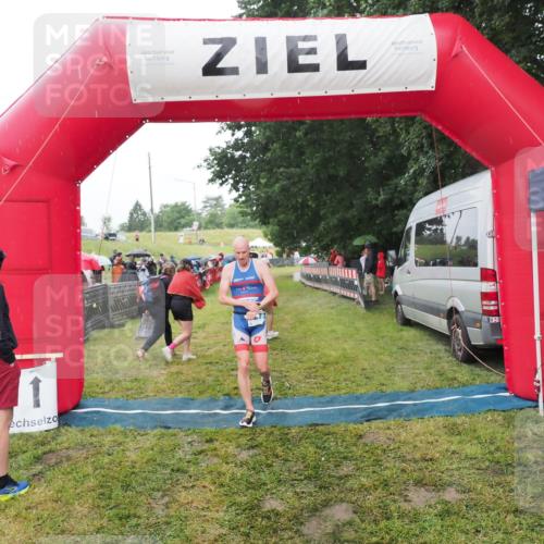 21.06.2025 - 27. Vierlanden-Triathlon MichiJ http://msf.ph/oto/8047966 15.06.2026 14:16:07 Ziel 1173, 1277 meine-sportfotos.de