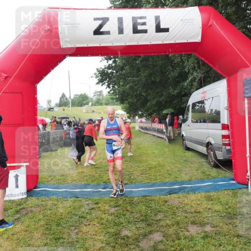 21.06.2025 - 27. Vierlanden-Triathlon MichiJ http://msf.ph/oto/8047968 15.06.2026 14:16:07 Ziel 1173, 1277 meine-sportfotos.de