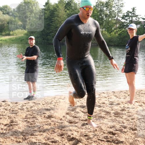 15.06.2025 - 27. Vierlanden-Triathlon Lena Gebhardt http://msf.ph/oto/8047975 15.06.2025 08:56:17 Schwimmen 239 meine-sportfotos.de