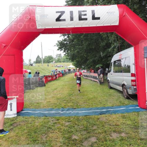 21.06.2025 - 27. Vierlanden-Triathlon MichiJ http://msf.ph/oto/8047978 15.06.2026 14:16:18 Ziel 1253 meine-sportfotos.de