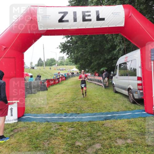 21.06.2025 - 27. Vierlanden-Triathlon MichiJ http://msf.ph/oto/8047980 15.06.2026 14:16:18 Ziel 1253 meine-sportfotos.de