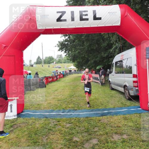 21.06.2025 - 27. Vierlanden-Triathlon MichiJ http://msf.ph/oto/8047991 15.06.2026 14:16:18 Ziel 1253 meine-sportfotos.de