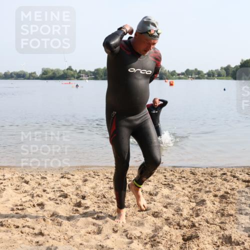 15.06.2025 - 27. Vierlanden-Triathlon Lena Gebhardt http://msf.ph/oto/8048027 15.06.2025 08:58:11 Schwimmen 151, 157, 232 meine-sportfotos.de