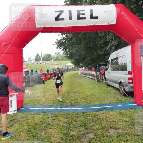 21.06.2025 - 27. Vierlanden-Triathlon MichiJ http://msf.ph/oto/8048047 15.06.2026 14:17:19 Ziel 1218, 1269 meine-sportfotos.de
