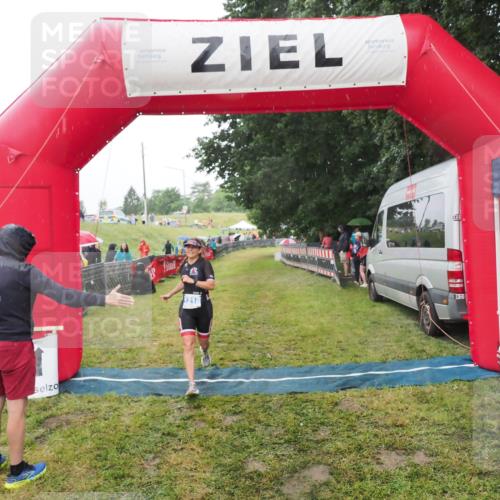 21.06.2025 - 27. Vierlanden-Triathlon MichiJ http://msf.ph/oto/8048056 15.06.2026 14:17:20 Ziel 1218, 1269 meine-sportfotos.de