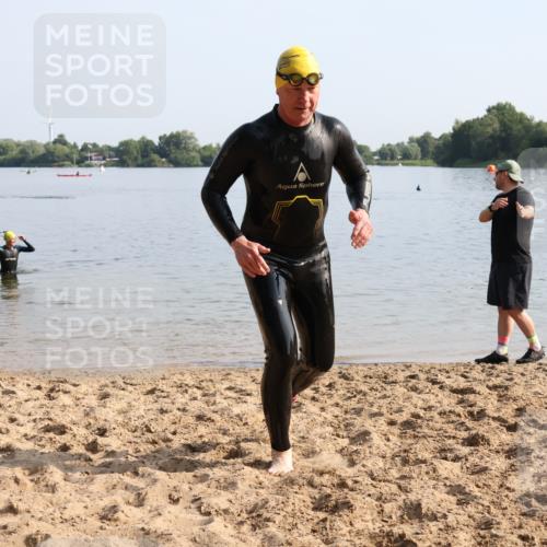 15.06.2025 - 27. Vierlanden-Triathlon Lena Gebhardt http://msf.ph/oto/8048119 15.06.2025 08:58:59 Schwimmen 208, 227, 235, 236 meine-sportfotos.de