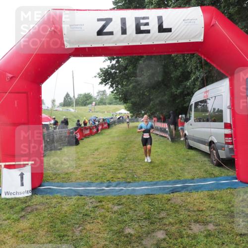 21.06.2025 - 27. Vierlanden-Triathlon MichiJ http://msf.ph/oto/8048173 15.06.2026 14:18:41 Ziel 204 meine-sportfotos.de