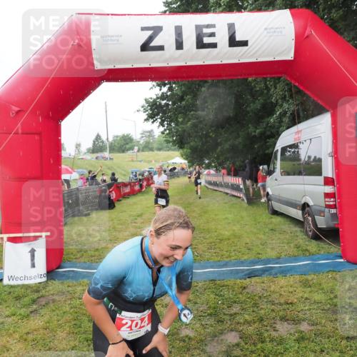 21.06.2025 - 27. Vierlanden-Triathlon MichiJ http://msf.ph/oto/8048202 15.06.2026 14:18:49 Ziel 204, 1216, 1228 meine-sportfotos.de