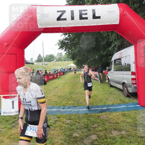 21.06.2025 - 27. Vierlanden-Triathlon MichiJ http://msf.ph/oto/8048237 15.06.2026 14:18:52 Ziel 1216, 1228 meine-sportfotos.de