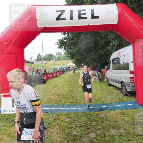 21.06.2025 - 27. Vierlanden-Triathlon MichiJ http://msf.ph/oto/8048239 15.06.2026 14:18:52 Ziel 1216, 1228 meine-sportfotos.de