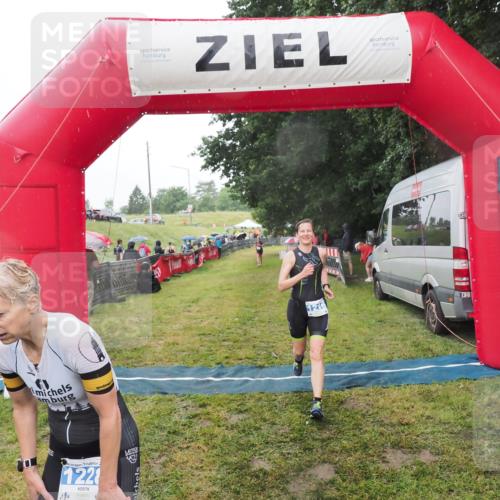 21.06.2025 - 27. Vierlanden-Triathlon MichiJ http://msf.ph/oto/8048243 15.06.2026 14:18:53 Ziel 1216, 1228 meine-sportfotos.de