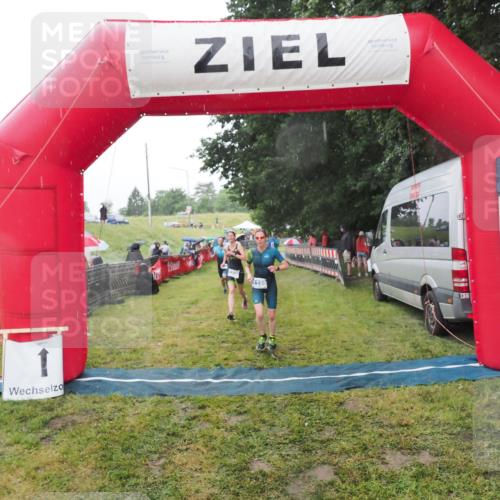 21.06.2025 - 27. Vierlanden-Triathlon MichiJ http://msf.ph/oto/8048375 15.06.2026 14:19:36 Ziel 1198, 1200, 1265, 1303 meine-sportfotos.de