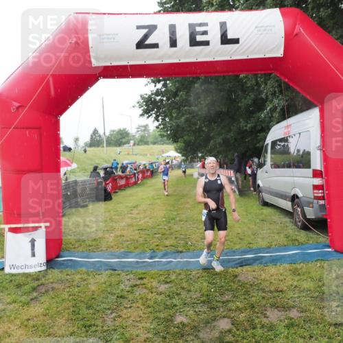 21.06.2025 - 27. Vierlanden-Triathlon MichiJ http://msf.ph/oto/8048567 15.06.2026 14:20:32 Ziel 1242, 1285 meine-sportfotos.de