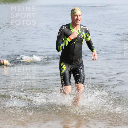 15.06.2025 - 27. Vierlanden-Triathlon Lena Gebhardt http://msf.ph/oto/8048570 15.06.2025 09:04:52 Schwimmen 238 meine-sportfotos.de