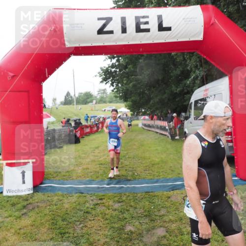 21.06.2025 - 27. Vierlanden-Triathlon MichiJ http://msf.ph/oto/8048582 15.06.2026 14:20:34 Ziel 1242, 1285 meine-sportfotos.de