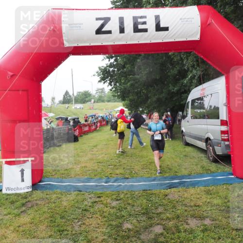 21.06.2025 - 27. Vierlanden-Triathlon MichiJ http://msf.ph/oto/8048597 15.06.2026 14:20:42 Ziel 1225, 1285 meine-sportfotos.de