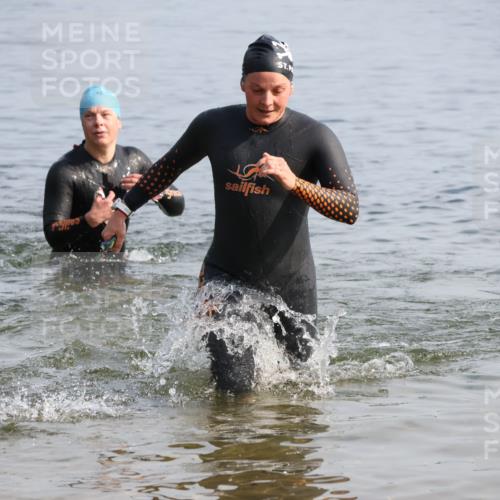 15.06.2025 - 27. Vierlanden-Triathlon Lena Gebhardt http://msf.ph/oto/8048621 15.06.2025 09:05:13 Schwimmen 205, 209, 221, 222 meine-sportfotos.de