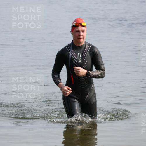 15.06.2025 - 27. Vierlanden-Triathlon Lena Gebhardt http://msf.ph/oto/8048673 15.06.2025 09:06:04 Schwimmen 216 meine-sportfotos.de