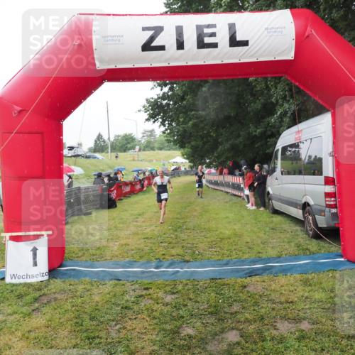 21.06.2025 - 27. Vierlanden-Triathlon MichiJ http://msf.ph/oto/8048704 15.06.2026 14:21:29 Ziel 742, 1205, 1238 meine-sportfotos.de