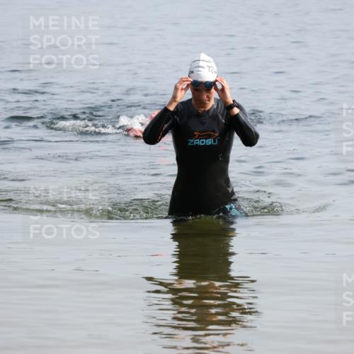 15.06.2025 - 27. Vierlanden-Triathlon Lena Gebhardt http://msf.ph/oto/8048705 15.06.2025 09:06:47 Schwimmen 212 meine-sportfotos.de