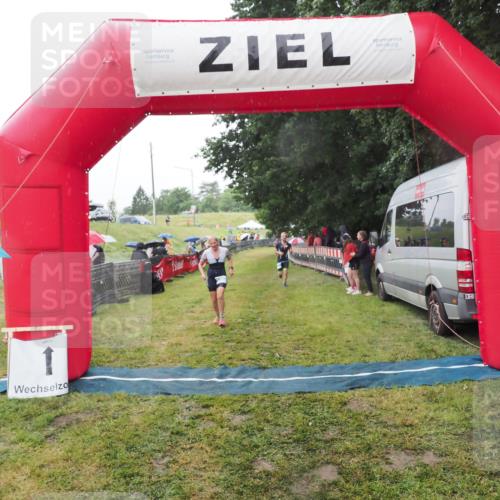 21.06.2025 - 27. Vierlanden-Triathlon MichiJ http://msf.ph/oto/8048716 15.06.2026 14:21:30 Ziel 742, 1205, 1238 meine-sportfotos.de
