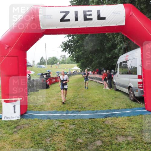 21.06.2025 - 27. Vierlanden-Triathlon MichiJ http://msf.ph/oto/8048724 15.06.2026 14:21:31 Ziel 742, 1205, 1238 meine-sportfotos.de
