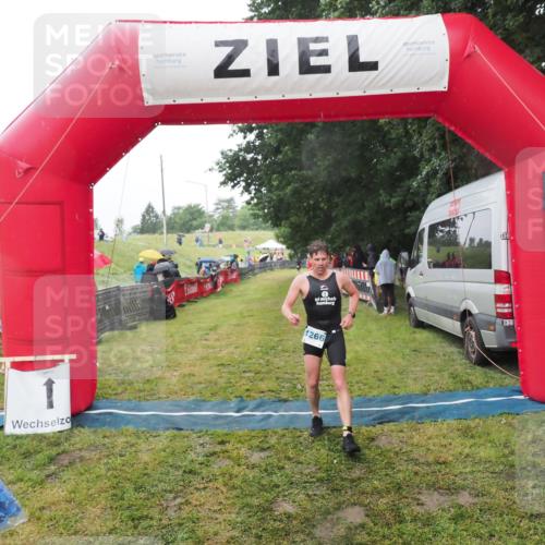 21.06.2025 - 27. Vierlanden-Triathlon MichiJ http://msf.ph/oto/8048806 15.06.2026 14:21:54 Ziel 1251, 1266 meine-sportfotos.de