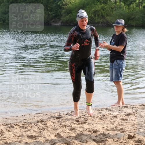15.06.2025 - 27. Vierlanden-Triathlon Lena Gebhardt http://msf.ph/oto/8048808 15.06.2025 09:08:33 Schwimmen 226 meine-sportfotos.de