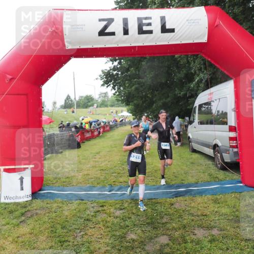 21.06.2025 - 27. Vierlanden-Triathlon MichiJ http://msf.ph/oto/8048828 15.06.2026 14:22:07 Ziel 1215, 1263, 1315 meine-sportfotos.de