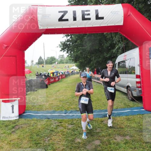 21.06.2025 - 27. Vierlanden-Triathlon MichiJ http://msf.ph/oto/8048836 15.06.2026 14:22:07 Ziel 1215, 1263, 1315 meine-sportfotos.de