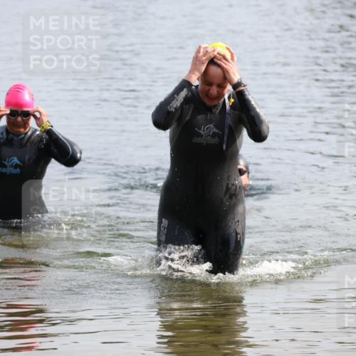 15.06.2025 - 27. Vierlanden-Triathlon Lena Gebhardt http://msf.ph/oto/8048906 15.06.2025 09:10:11 Schwimmen 213 meine-sportfotos.de